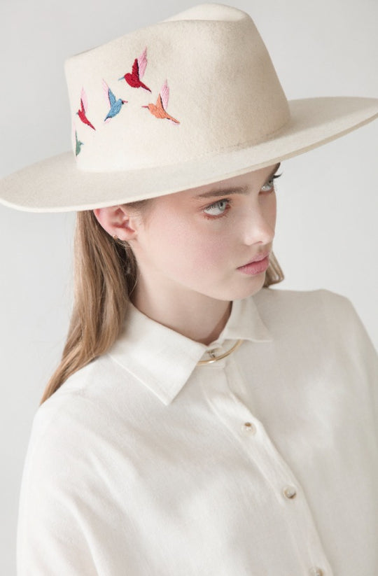 AGUSTINA - WEST HAT - QINTI