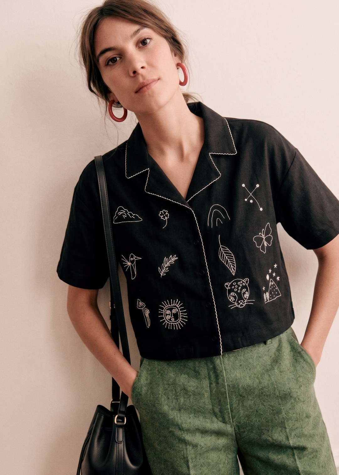 BLACK ARMINDA CROP SHIRT