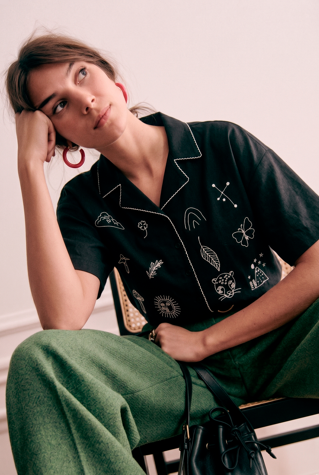BLACK ARMINDA CROP SHIRT