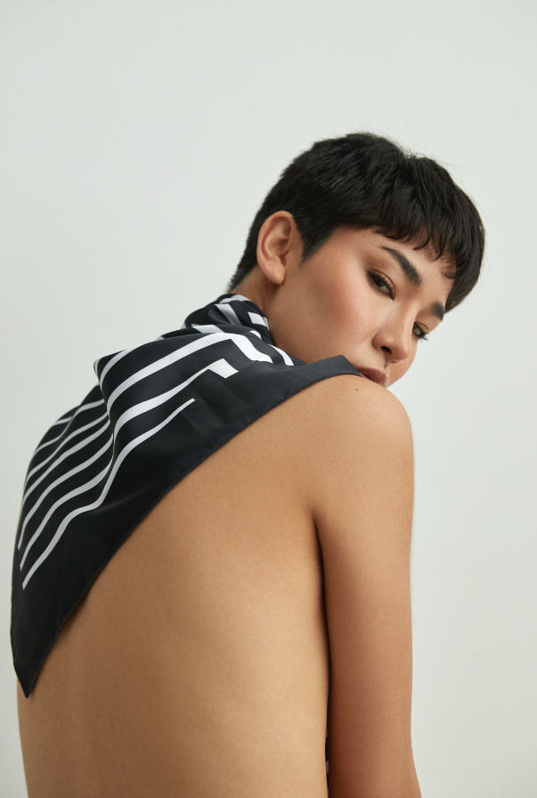 AGUSTINA - SQUARE SCARF "KAKATAIBO"