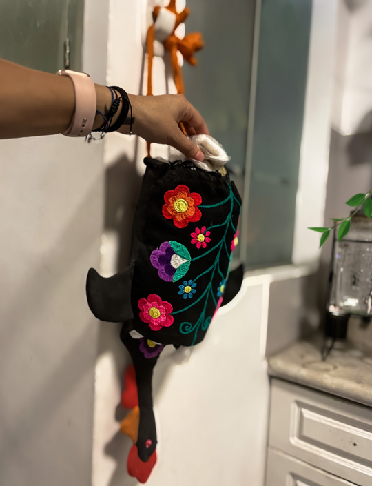 BOLSA PORTAPOLLOS BORDADA